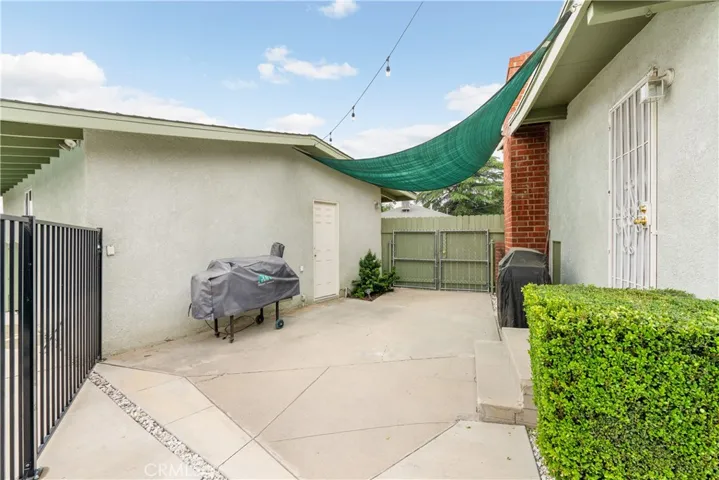 Unit 1 - 2 Bedroom & 1 & 3/4 Bathroom/Garage Access