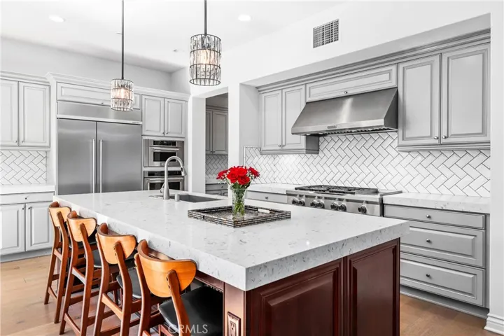24 Shadybend, Irvine, California 92602