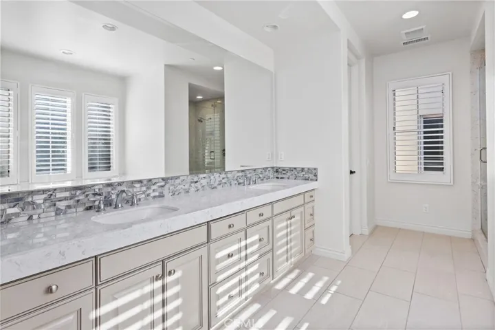 24 Shadybend, Irvine, California 92602