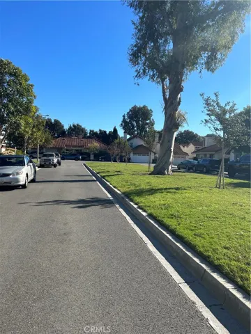 22 Vercelli, Irvine, California 92620