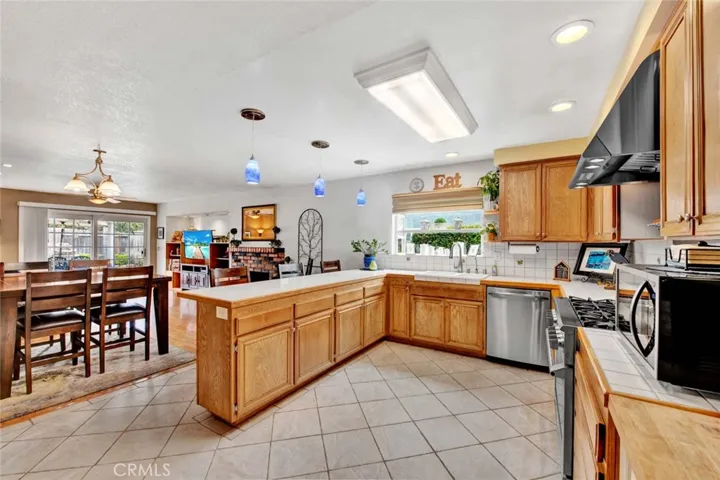 Plenty of cabinetry with the pennisula.