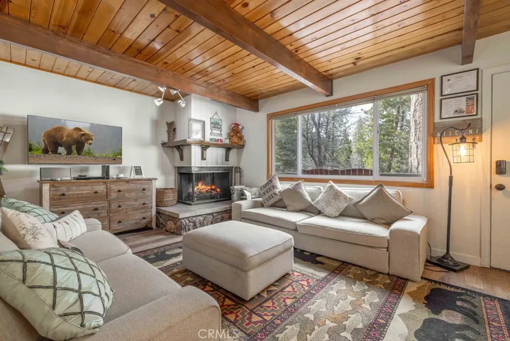 42569 Willow Avenue, Big Bear Lake, California 92315