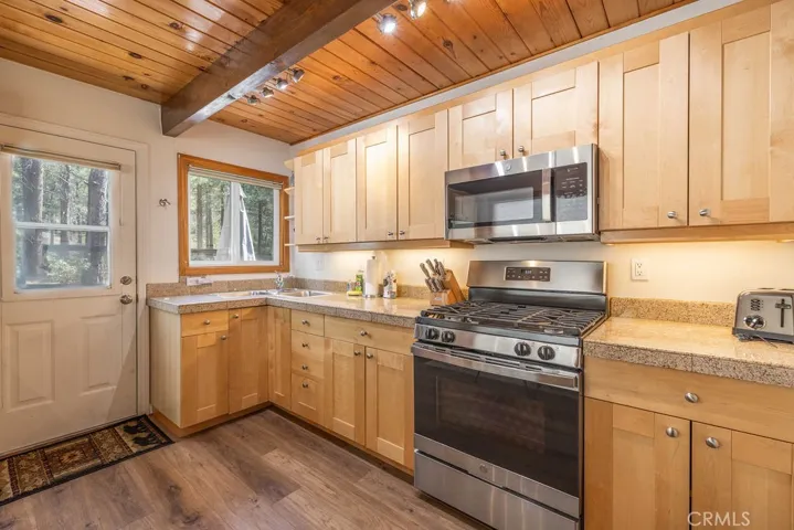 42569 Willow Avenue, Big Bear Lake, California 92315