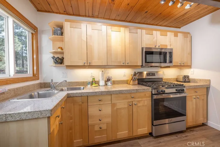 42569 Willow Avenue, Big Bear Lake, California 92315
