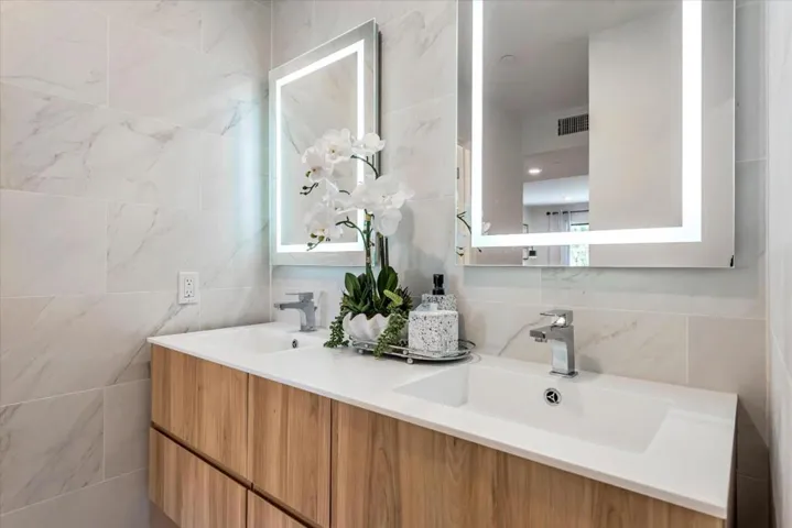 Master bedroom Bathroom vanity