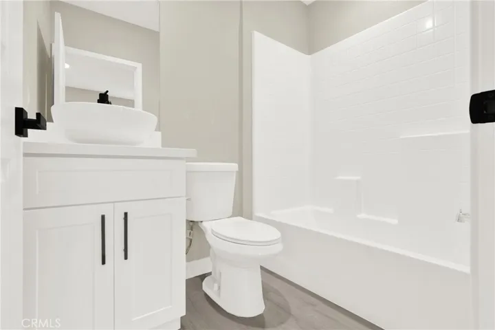 Bathroom 2 in Bedroom 2
