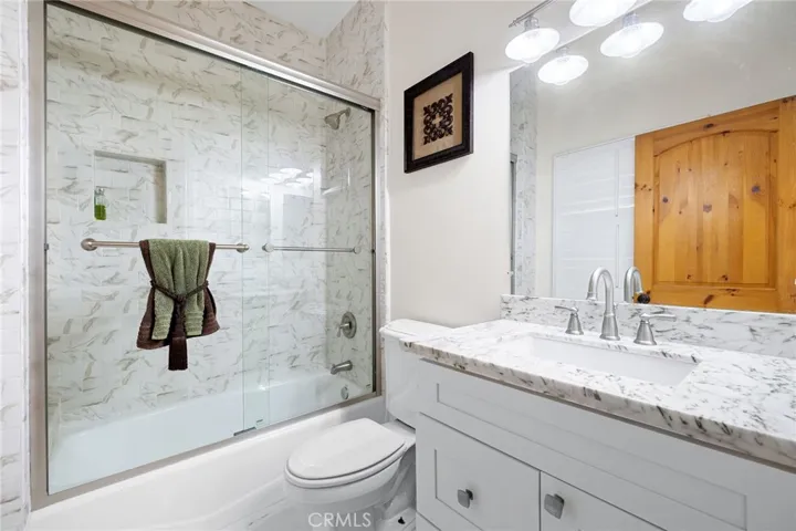 Casita full bathroom.