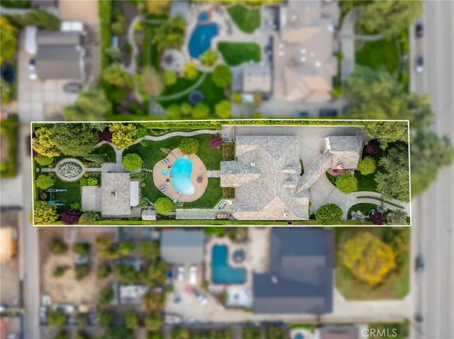 Overview of the lot wit property boundary outlined.