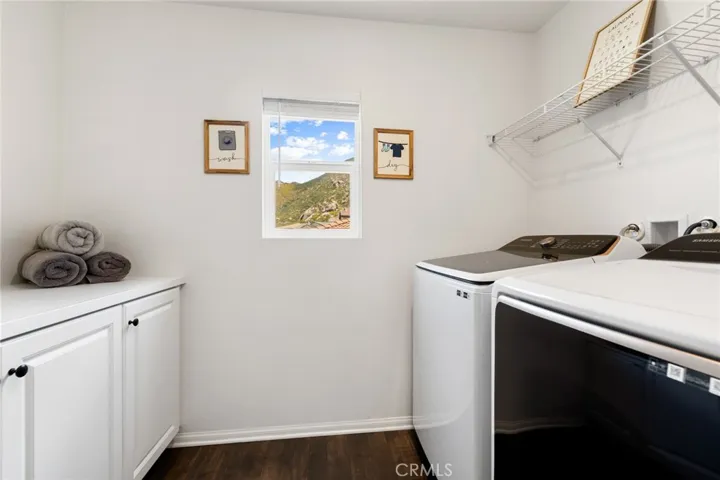 Upper level laundry room