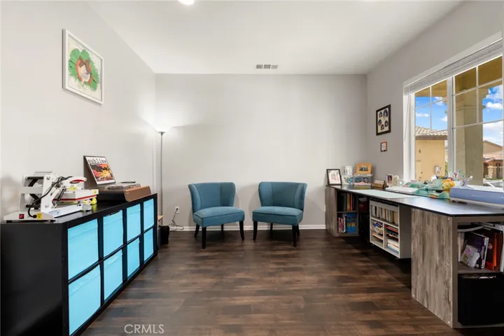 Main floor office/flex space/potential 6th bedroom