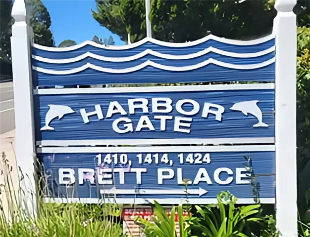 Harbor Gate entrance on Brett Place