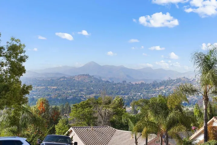 GORGEOUS mountain views from your front yard!