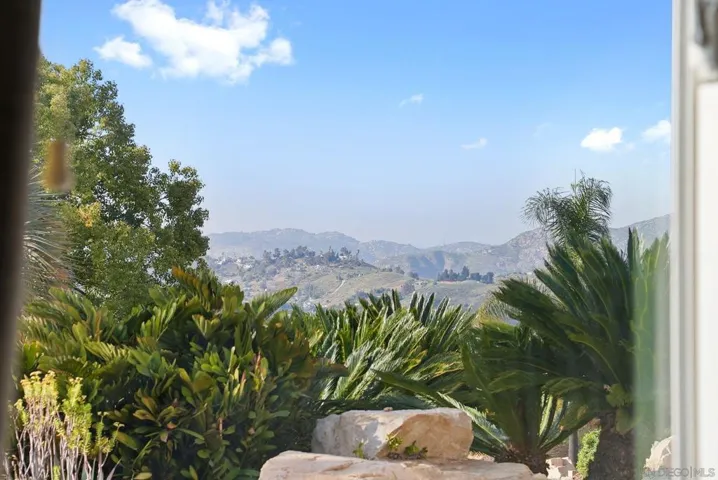 GORGEOUS mountain views from your front yard!
