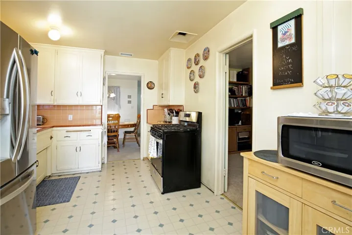 661 N Redding Way, Upland, California 91786