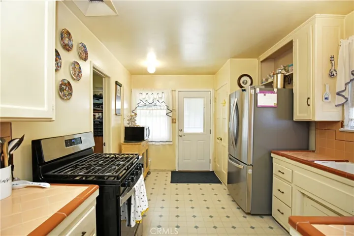 661 N Redding Way, Upland, California 91786