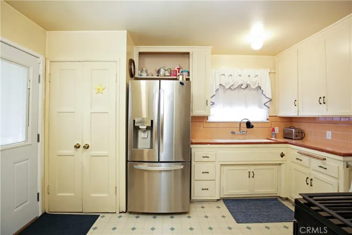 661 N Redding Way, Upland, California 91786
