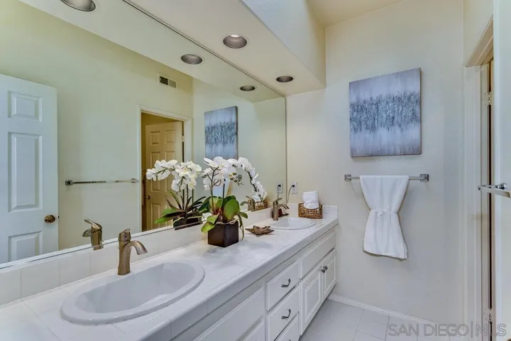 3136 Almahurst Row, La Jolla, California 92037
