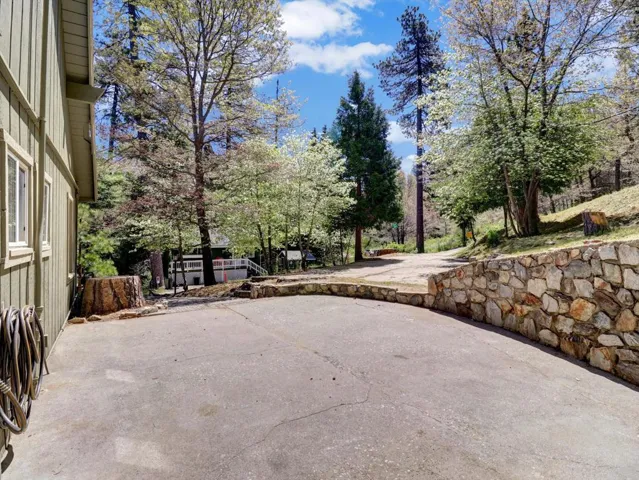 24-488 Hunt Lane-24
