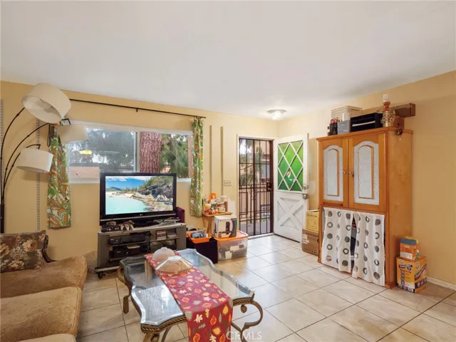 21522 Belshire Avenue 15, Hawaiian Gardens, California 90716