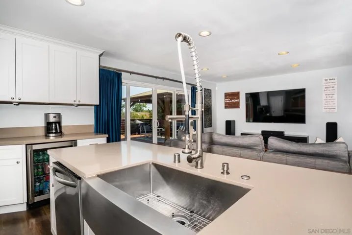 10225 Via Del Sud, San Diego, California 92129
