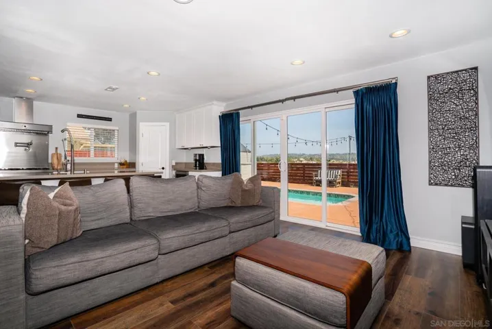 10225 Via Del Sud, San Diego, California 92129