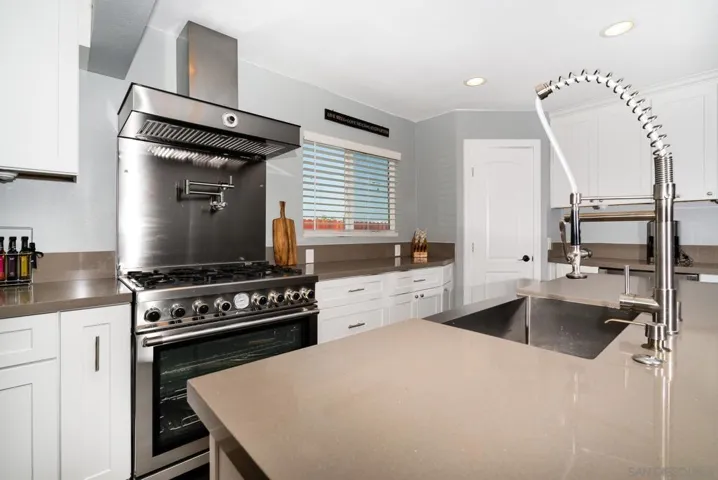10225 Via Del Sud, San Diego, California 92129