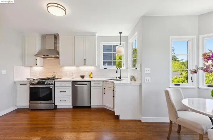 1917 Oak Crest Dr, Oakland, California 94602