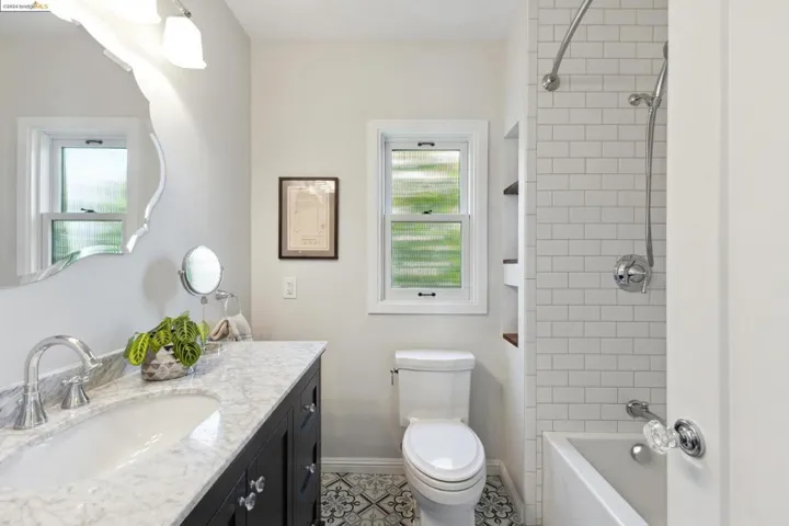 1917 Oak Crest Dr, Oakland, California 94602