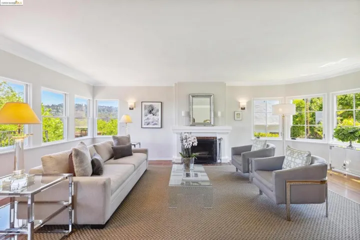 1917 Oak Crest Dr, Oakland, California 94602