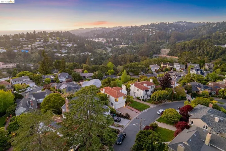 1917 Oak Crest Dr, Oakland, California 94602