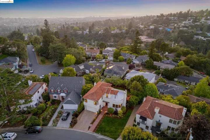 1917 Oak Crest Dr, Oakland, California 94602