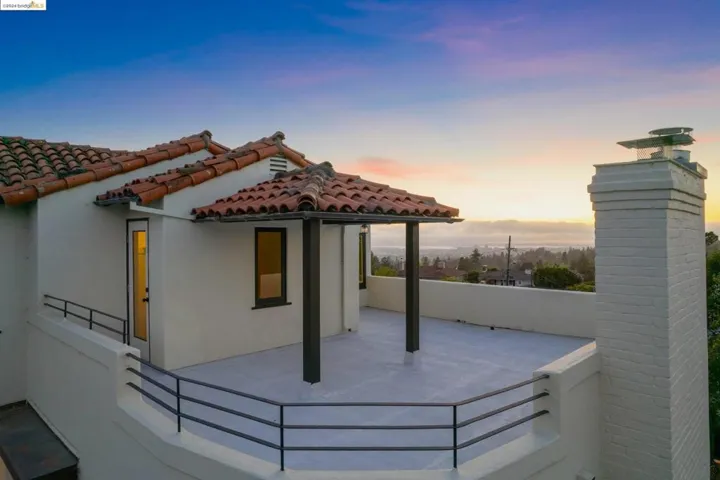 1917 Oak Crest Dr, Oakland, California 94602