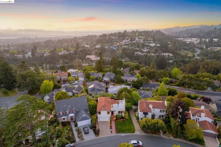 1917 Oak Crest Dr, Oakland, California 94602