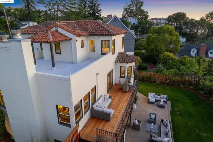 1917 Oak Crest Dr, Oakland, California 94602