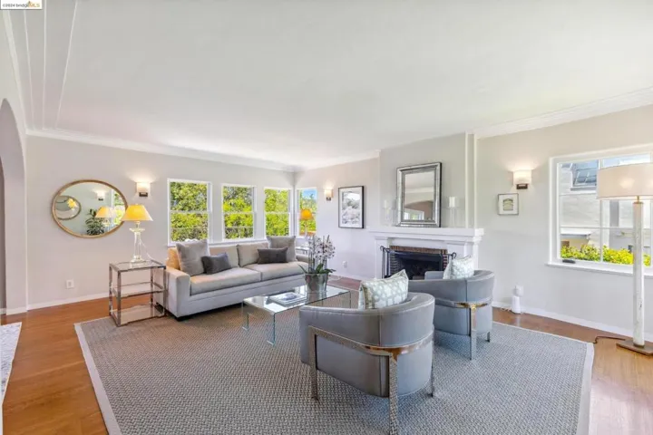 1917 Oak Crest Dr, Oakland, California 94602