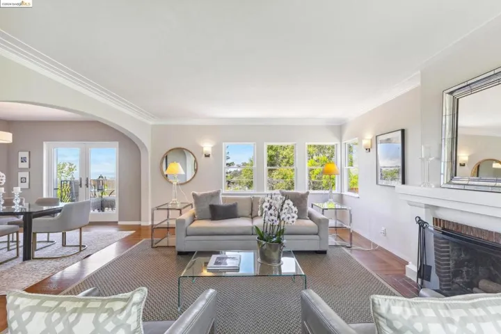 1917 Oak Crest Dr, Oakland, California 94602
