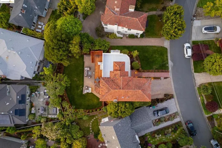 1917 Oak Crest Dr, Oakland, California 94602