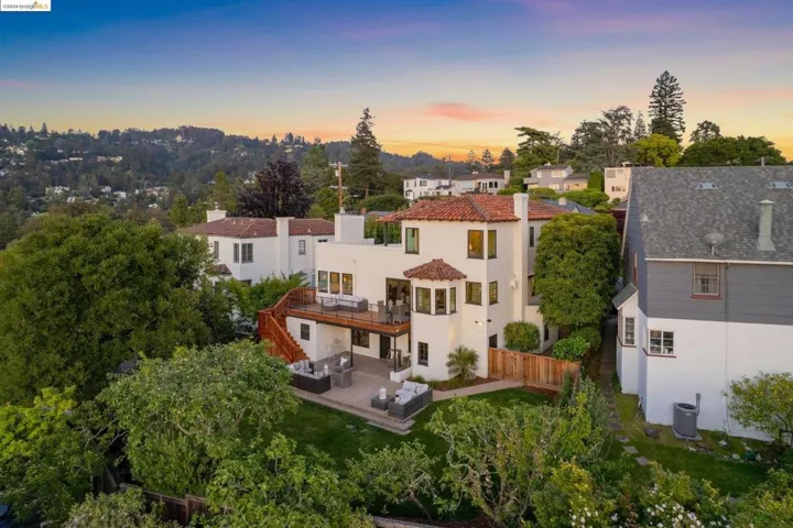 1917 Oak Crest Dr, Oakland, California 94602