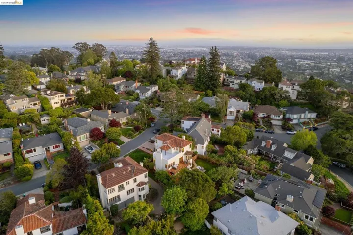 1917 Oak Crest Dr, Oakland, California 94602