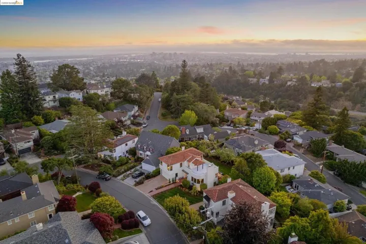 1917 Oak Crest Dr, Oakland, California 94602