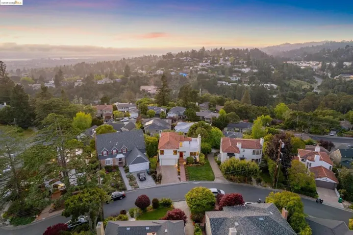 1917 Oak Crest Dr, Oakland, California 94602
