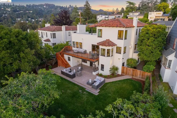 1917 Oak Crest Dr, Oakland, California 94602