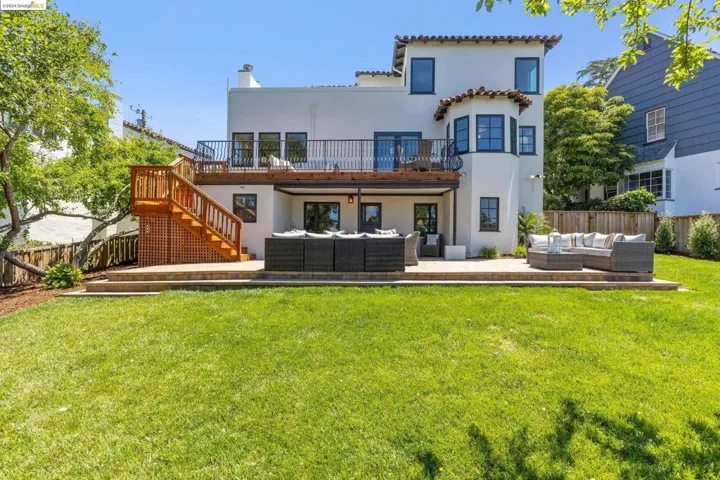 1917 Oak Crest Dr, Oakland, California 94602