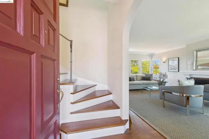 1917 Oak Crest Dr, Oakland, California 94602