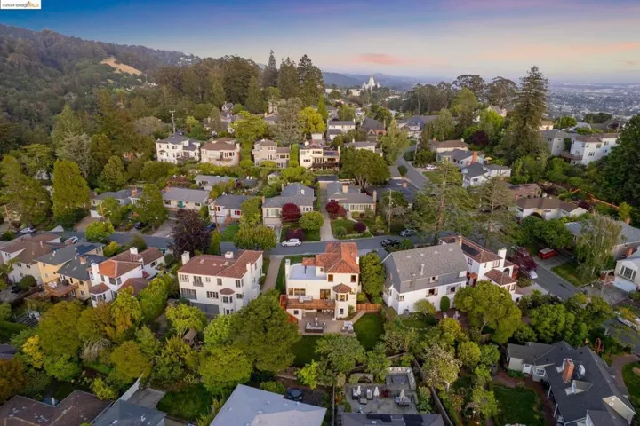 1917 Oak Crest Dr, Oakland, California 94602