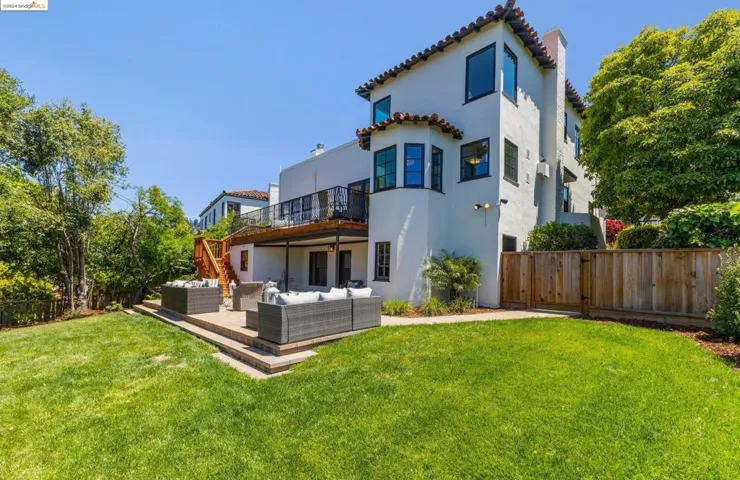 1917 Oak Crest Dr, Oakland, California 94602