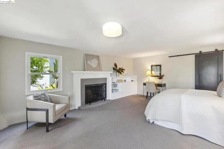 1917 Oak Crest Dr, Oakland, California 94602