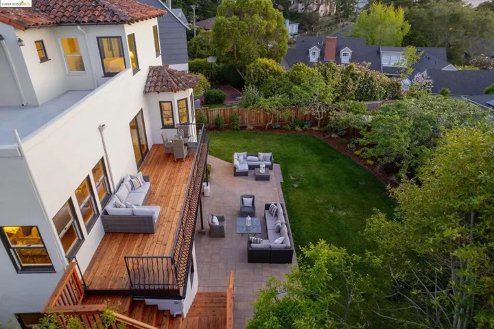 1917 Oak Crest Dr, Oakland, California 94602