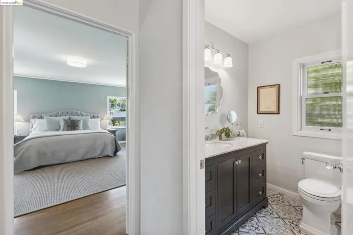 1917 Oak Crest Dr, Oakland, California 94602