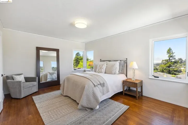 1917 Oak Crest Dr, Oakland, California 94602